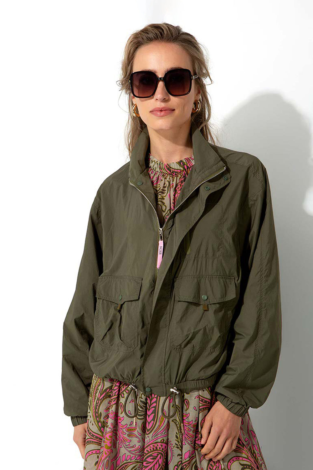 Kurzjacke in Nylon Taft | Khaki