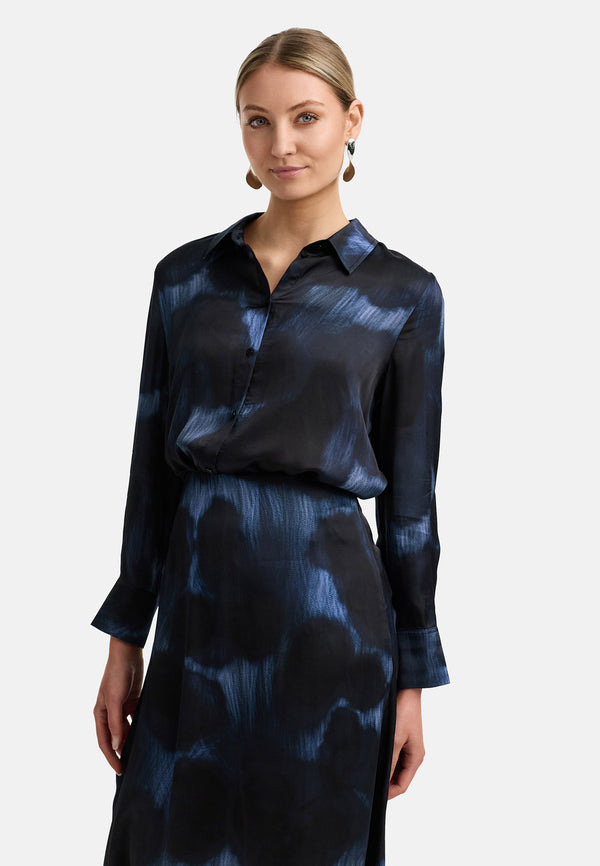 Hemsbluse in Viskose Satin | Blue Shadows
