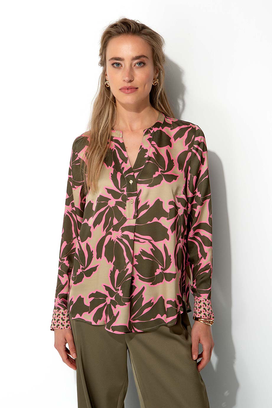 Bluse in Viskose Satin | Olive Flowers Big