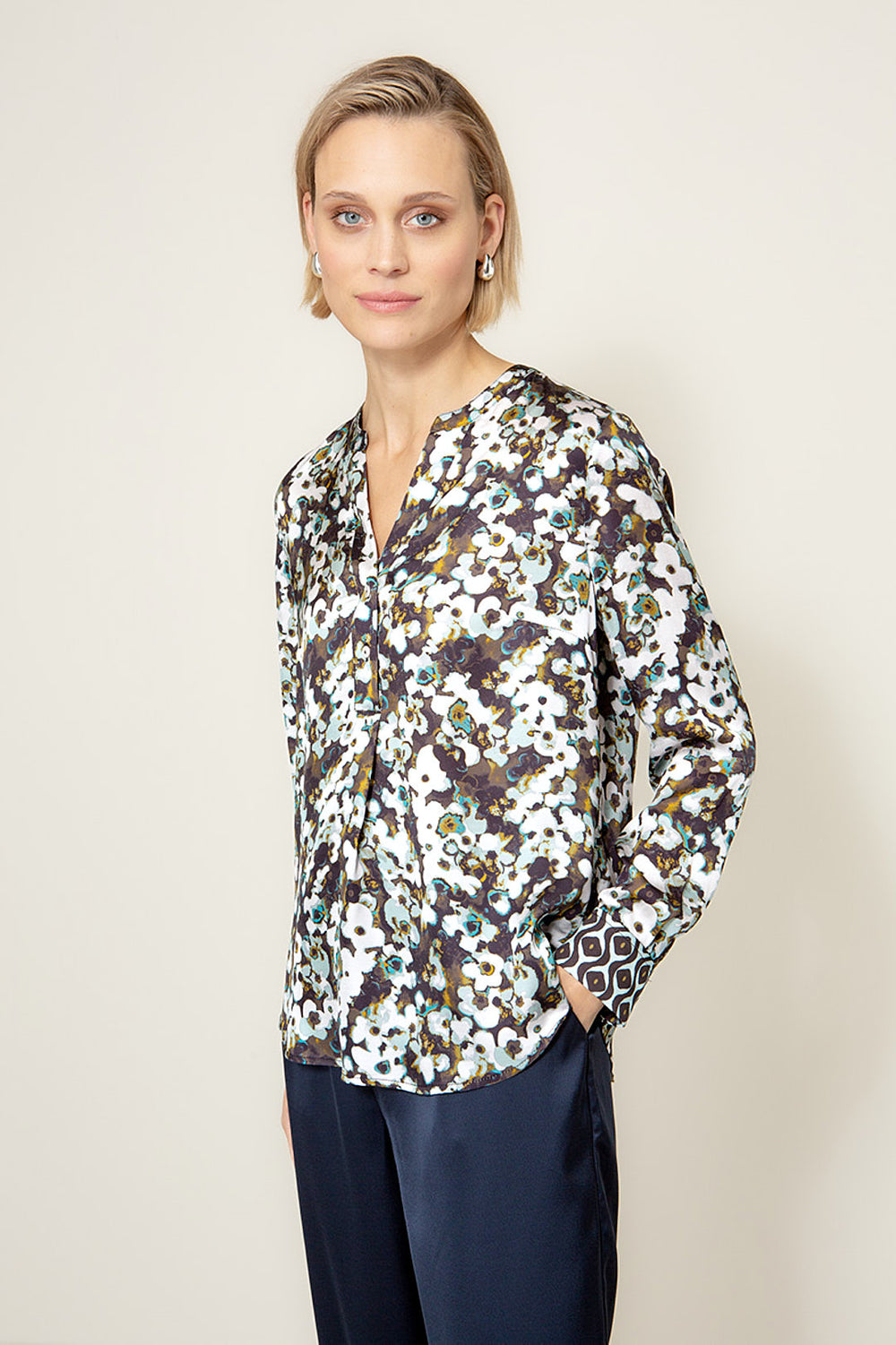 Bluse in Viscose Satin mit Print | Teal Flowers