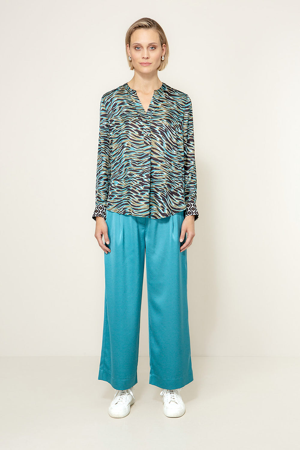 Bluse in Viscose Satin mit Print | Teal Tide