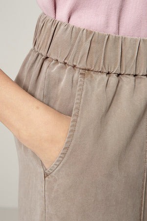 Hose in Garment-Dye | Taupe