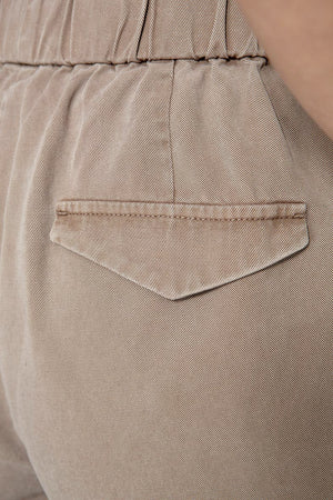 Hose in Garment-Dye | Taupe