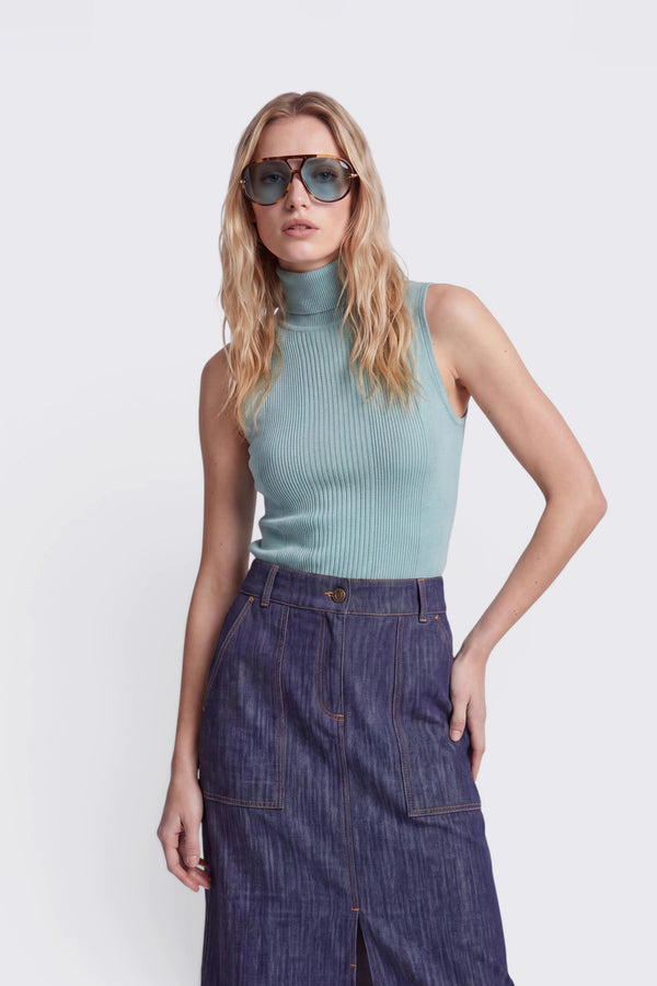 Knitted shirt in viscose blend
