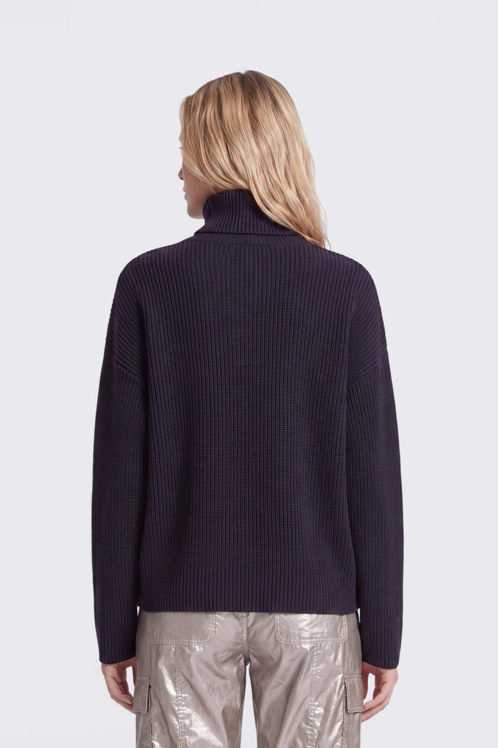 Rollkragenpullover mit Schriftzug
