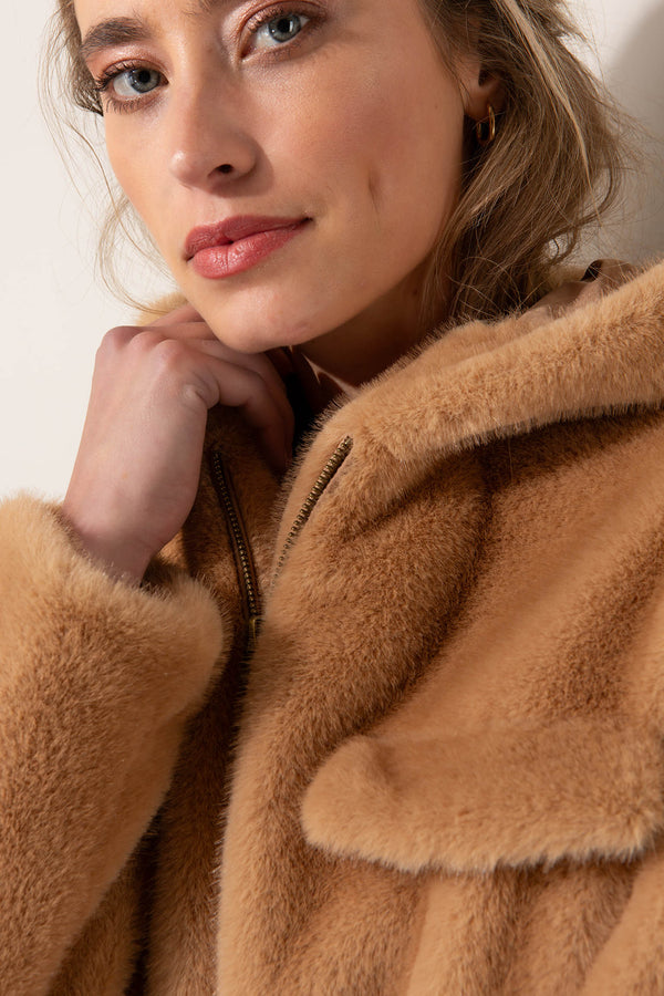 Kurzjacke in Faux Fur