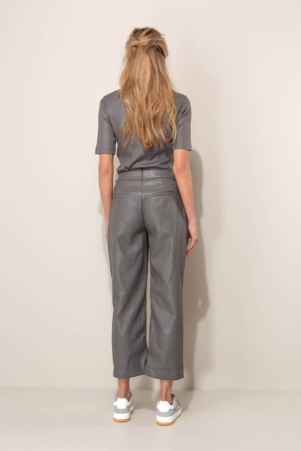 Hose in veganem Leder