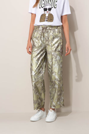 Hose in Metallic-Camo-Optik