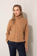 Rollkragenpullover mit Zopfmuster