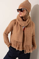 Strickschal mit Fransen