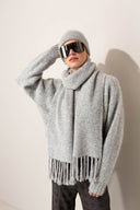Strickschal mit Fransen