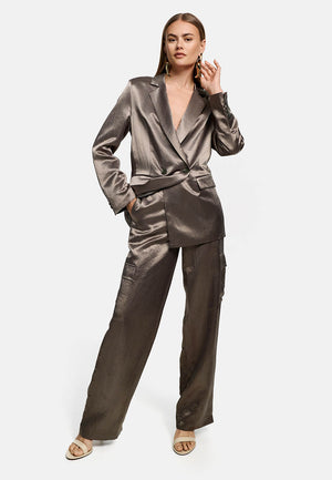 Cargo style trousers in luxurious satin triacetate | olive 