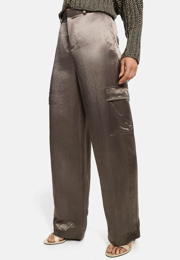 Cargo style trousers in luxurious satin triacetate | olive 