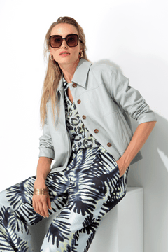 Kurzjacke aus veganem Leder | light blue