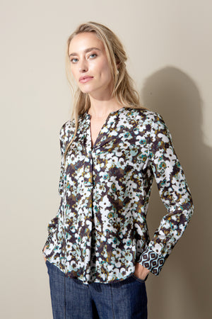Blouse in viscose satin with print